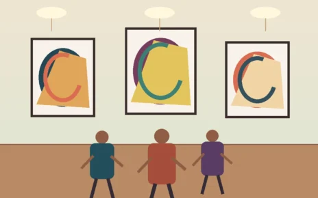 Visitantes observan obras abstractas en una feria de arte contemporáneo