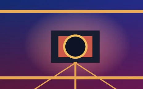 Cámara de cine estilizada en un set audiovisual con luces cálidas y fondo azul